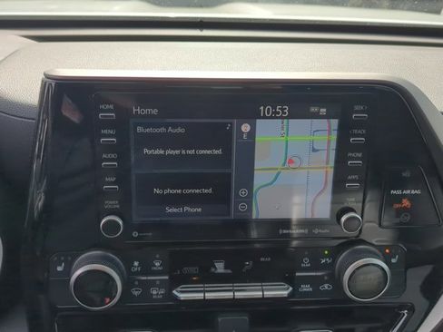 Used 2020 Toyota Highlander XLE image 18