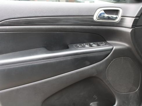 Used 2019 Jeep Grand Cherokee Altitude RWD image 6