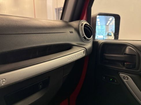 Used 2017 Jeep Wrangler Unlimited Sahara image 26