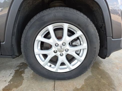 Used 2014 Jeep Cherokee Latitude w/ Cold Weather Group FWD image 71