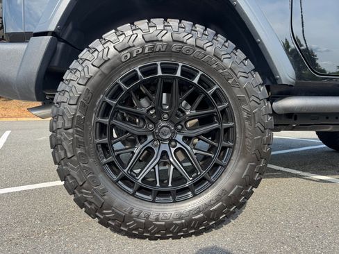 Used 2025 Jeep Wrangler Sport AWD/4WD image 55
