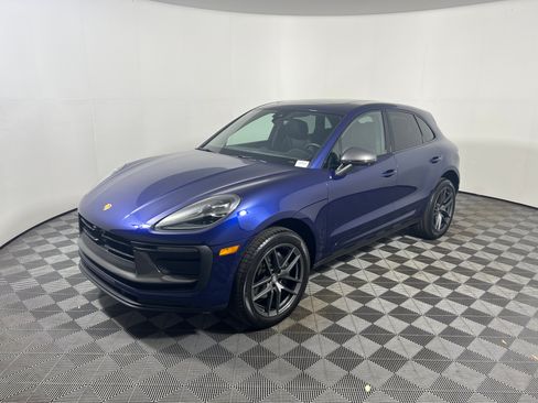 Certified 2026 Porsche Macan AWD/4WD image 11