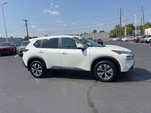 Used 2023 Nissan Rogue SV image 3