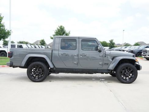 Used 2023 Jeep Gladiator Overland AWD/4WD image 10