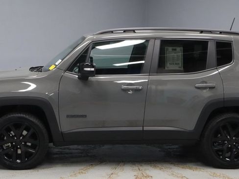 Used 2022 Jeep Renegade Altitude AWD/4WD image 8