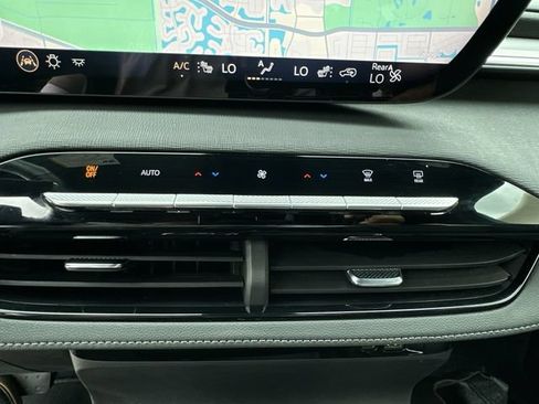Certified 2025 Buick Enclave Preferred FWD image 27