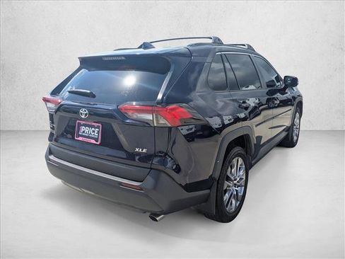 Used 2021 Toyota RAV4 XLE Premium FWD image 5