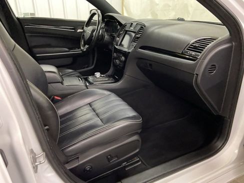Used 2019 Chrysler 300 S image 22