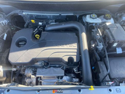 Used 2024 GMC Terrain SLT image 32