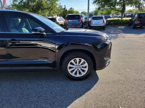 Certified 2025 Toyota Grand Highlander FWD image 12