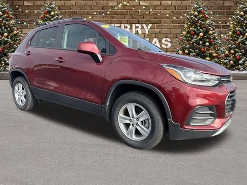 Used 2022 Chevrolet Trax LT w/ LT Convenience Package image 9