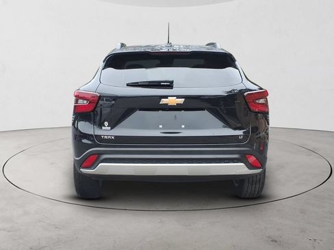 Used 2024 Chevrolet Trax LT w/ LT Convenience Package FWD image 6