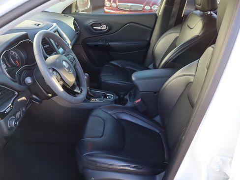 Used 2020 Jeep Cherokee Latitude Plus image 16