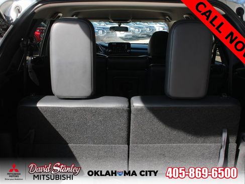 Used 2023 Mitsubishi Outlander SE Black Edition image 9