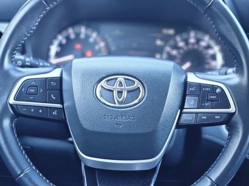 Used 2024 Toyota Highlander LE image 16