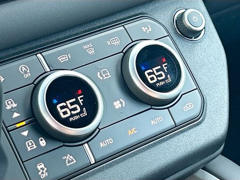 New 2025 Land Rover Defender 90 V8 image 24