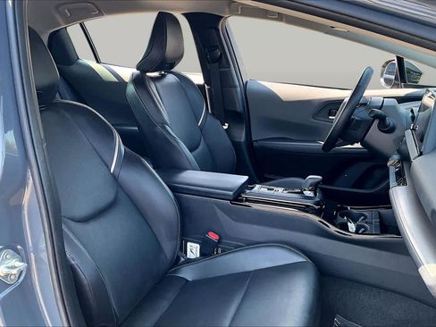 Used 2024 Toyota Prius XLE FWD image 8