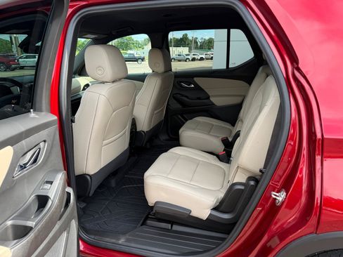 Used 2023 Chevrolet Traverse LT AWD/4WD image 17