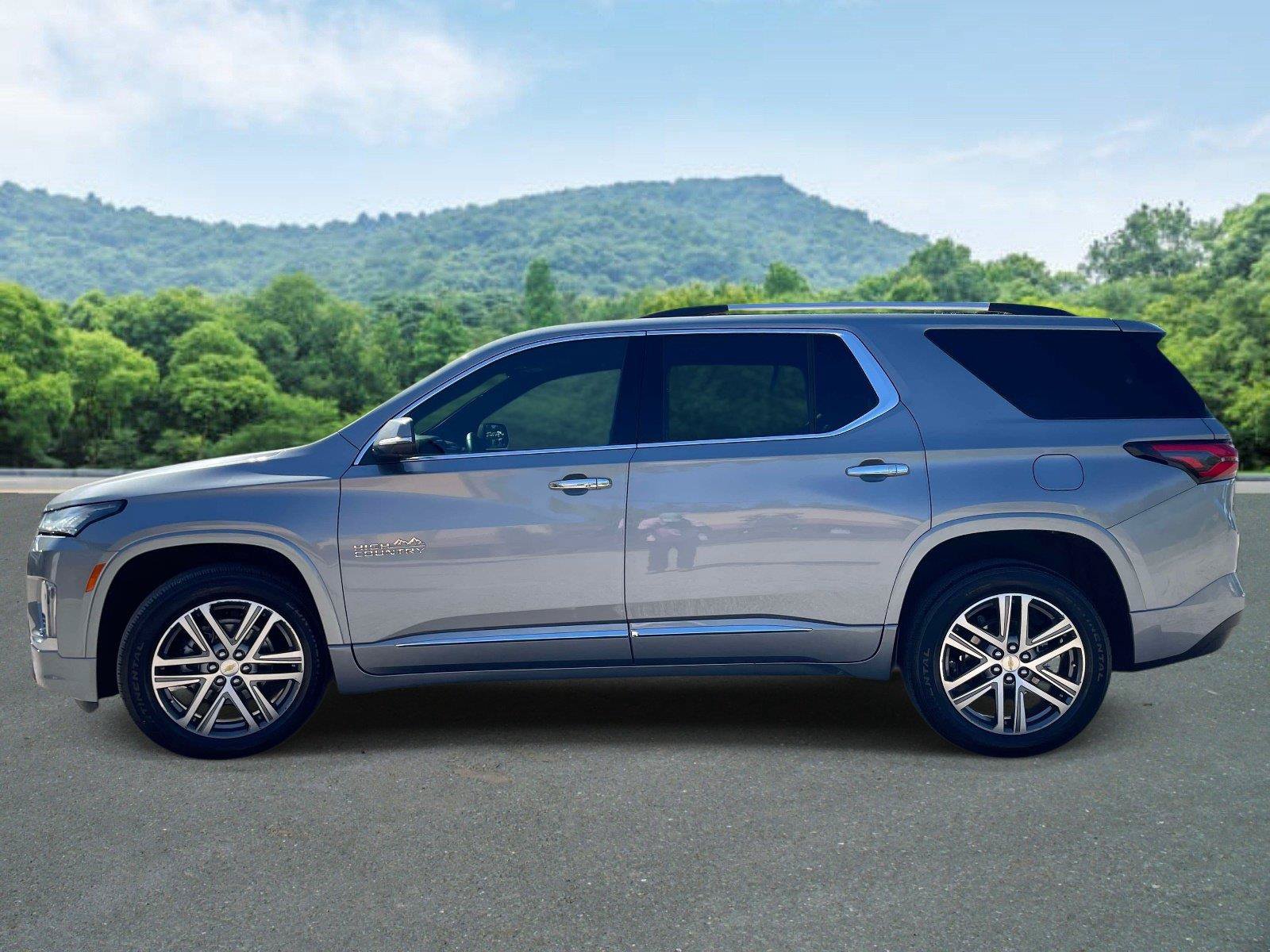 Used 2023 Chevrolet Traverse High Country FWD image 6