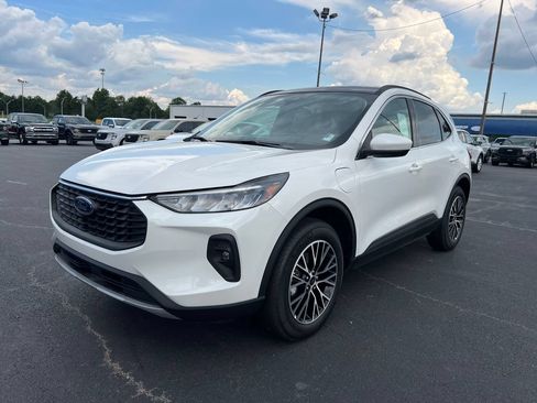 New 2026 Ford Escape SE FWD image 3