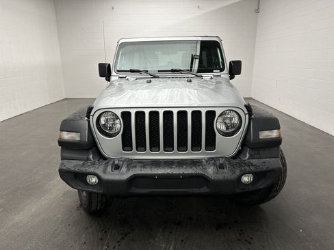 Used 2022 Jeep Wrangler Unlimited Sport image 3