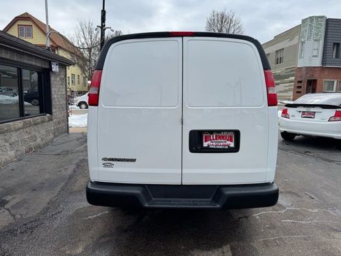 Used 2017 Chevrolet Express 2500 image 5