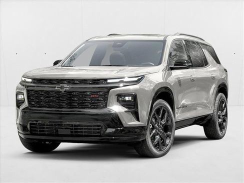Used 2025 Chevrolet Traverse LT FWD image 1