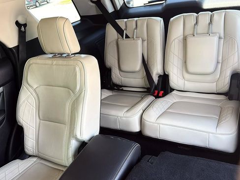 Used 2019 Ford Explorer Platinum AWD/4WD image 37