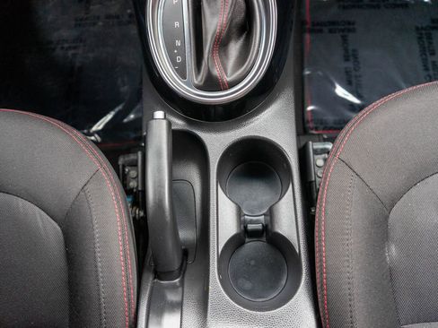 Used 2018 Kia Soul + image 25