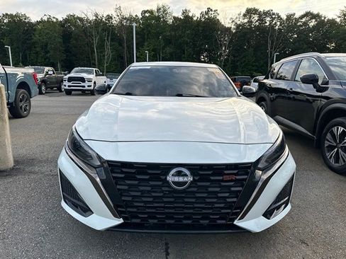 Used 2023 Nissan Altima 2.0 SR FWD image 2