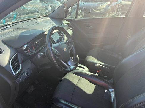 Used 2018 Chevrolet Trax LT w/ LT Convenience Package FWD image 9