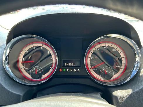 Used 2019 Dodge Grand Caravan SXT image 14