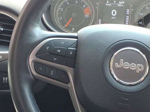 Used 2019 Jeep Cherokee Latitude Plus w/ Comfort/Convenience Group AWD/4WD image 10