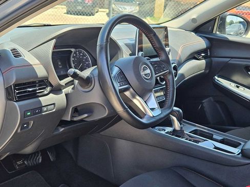 Used 2025 Nissan Sentra SR FWD image 2