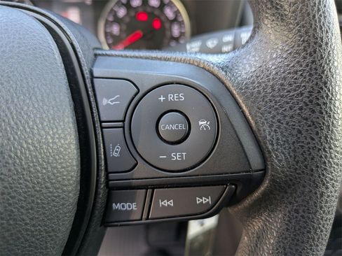Used 2022 Toyota RAV4 LE image 19