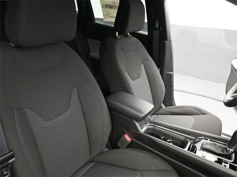 Used 2025 Jeep Compass Sport image 13