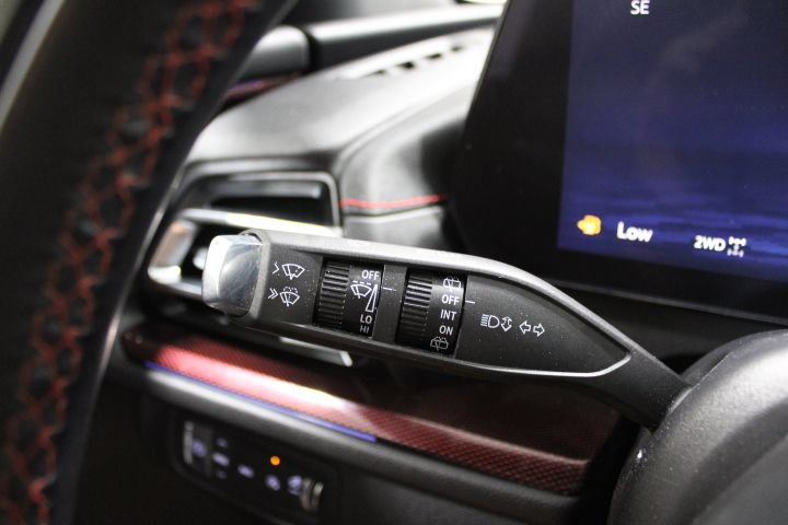 Used 2025 Chevrolet Traverse RS AWD/4WD image 43