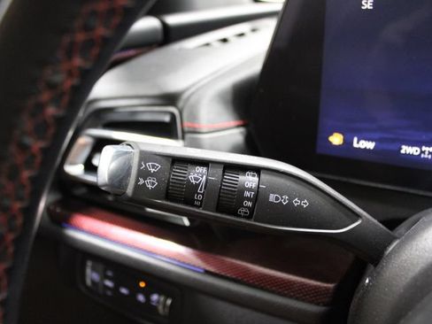 Used 2025 Chevrolet Traverse RS AWD/4WD image 43