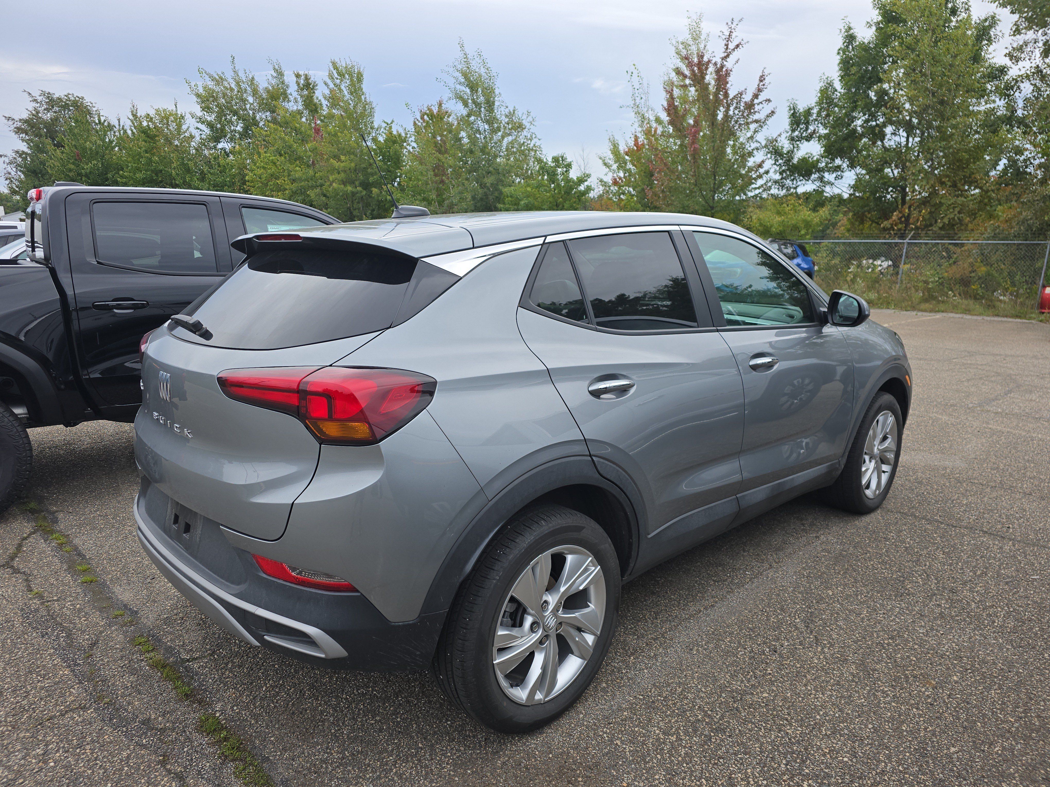 Used 2024 Buick Encore GX Preferred w/ Comfort Package AWD/4WD image 2