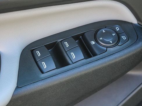 Used 2023 Chevrolet Equinox LT image 25