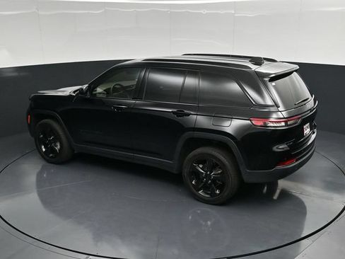 Used 2023 Jeep Grand Cherokee Limited w/ Black Appearance Package AWD/4WD image 54