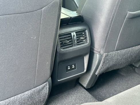 Used 2024 Nissan Rogue SV image 14