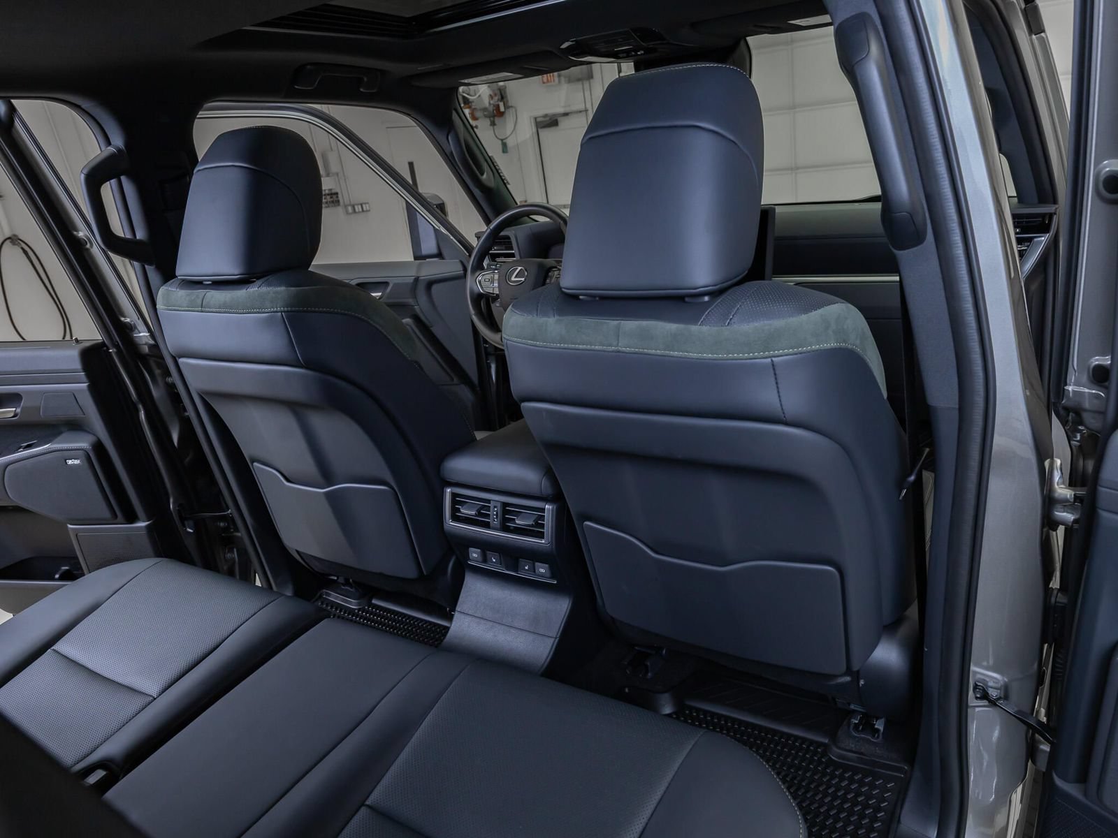 Used 2026 Lexus GX 550 AWD/4WD image 30
