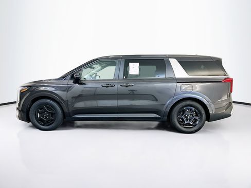 Used 2026 Kia Carnival FWD image 4