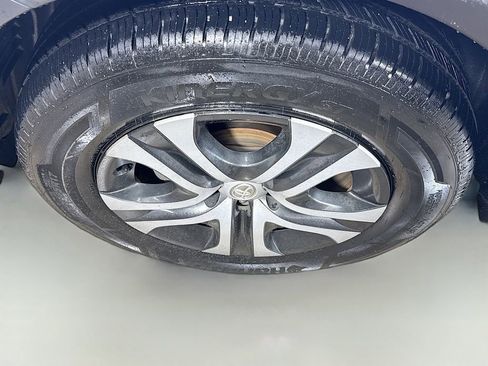 Used 2018 Toyota RAV4 LE FWD image 28