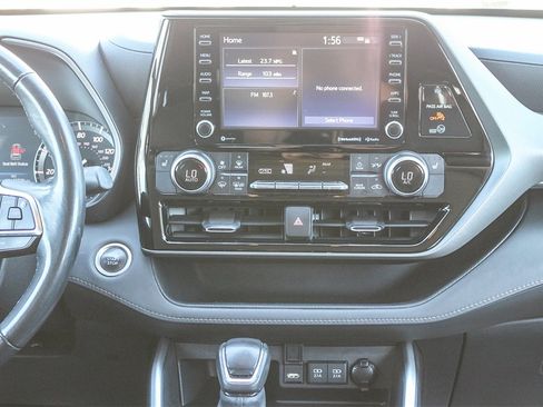 Used 2020 Toyota Highlander XLE image 17