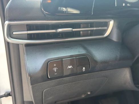 Used 2021 Hyundai Elantra SEL w/ Convenience Package FWD image 11