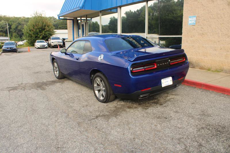 Used 2019 Dodge Challenger SXT RWD image 4