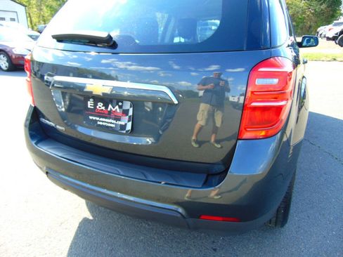Used 2017 Chevrolet Equinox LS AWD/4WD image 37