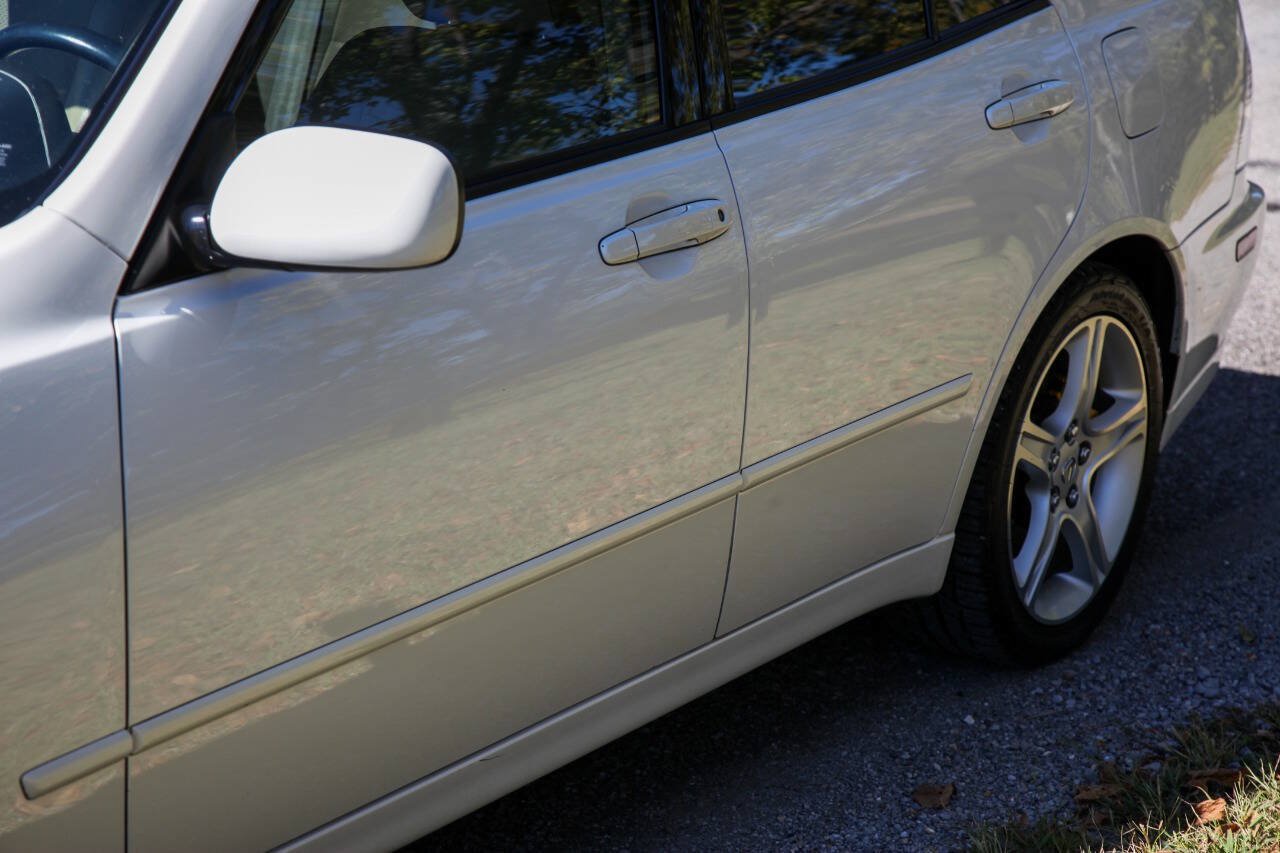 Used 2001 Lexus IS 300 w/ Leather Trim Pkg RWD image 9